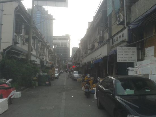 "Typisch" chinesische Seitenstrasse... (Nicht zu verwechseln mit Seidenstrasse)