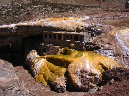 Puenta del Inca..die Bruecke jedoch nicht erbaut , sondern infolge der Naturereignisse entstanden...