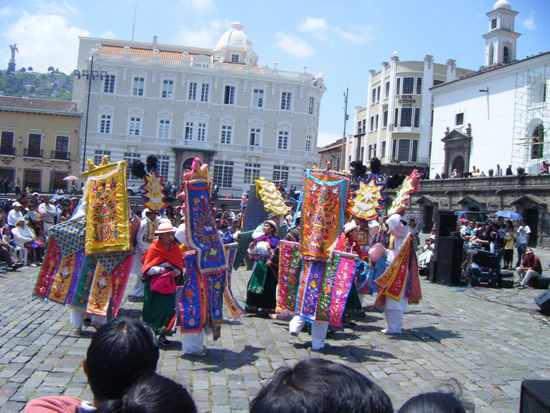 Tänze auf dem Plaza San Francisco