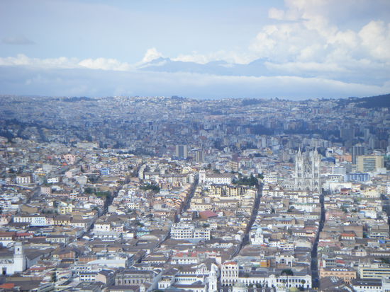 Panorama von der Aussichtsplattform der Virgen de Panecillo
