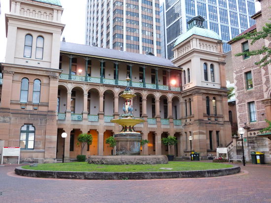 Krankenhaus in Sydney schaut doch einladend aus, oder 