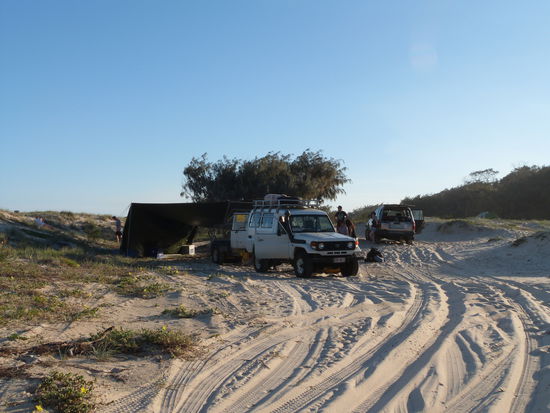 Zelte aufgeschlagen... sand ist nicht so weich beim schlafen wie man sich vorstellt!!!!