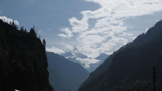 Kurz bevor wir aus Chame hinausgingen konnte man beim Zurückblicken den ersten große Gipfel sehen 
(den hatten Leon und ich auch im Dunklen gesehn)