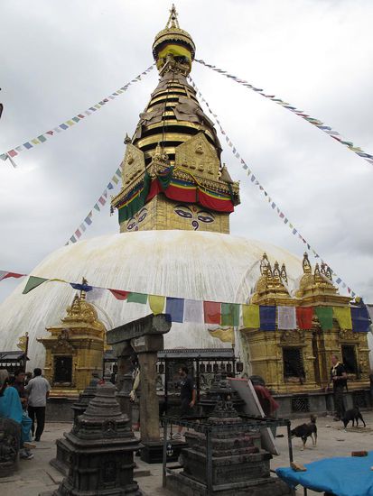 Swayambhutempel ("Monkeytemple") auf einem kleinen Hügel mit Blick über Kathmandu