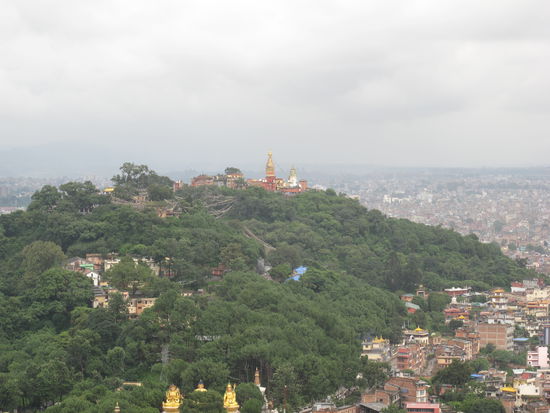 Blick auf Kathmandu (mit Monkey-Temple auf dem Hügel)