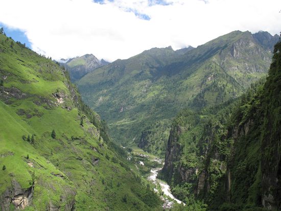 Blick von der Hochebene aufs Tal