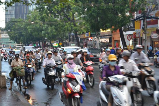 Unvorstellbar, dieser Verkehr in Ho Chi Minh City (Saigon).
Mir grauste es jedes Mal, wenn ich die Strasse überqueren musste.