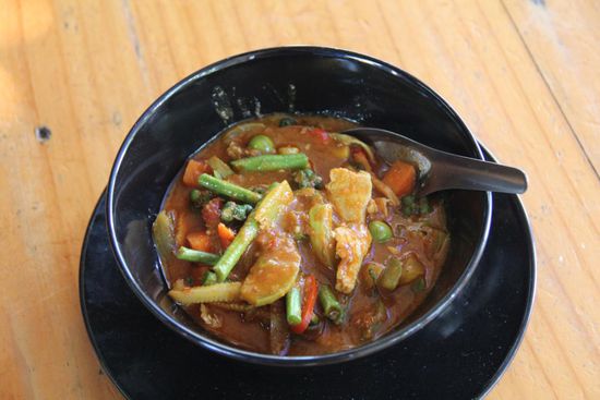 Mhmm, eigentlich hätte ich gerne noch ein paar Bilder von Iris aus Holland, die wir an der Grenze Laos - Thailand kennen gelernt haben, raufgeladen. Leider möchte sie keine Fotos von ihr im Internet veröffentlicht haben. 