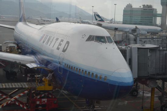 United Airline brachte mich sicher von Hong Kong und zwei Stops in den USA nach Buenos Aires. Den Jumbo im Bild hätte ich wegen mangelnder Vorbereitung beinahe verpasst...