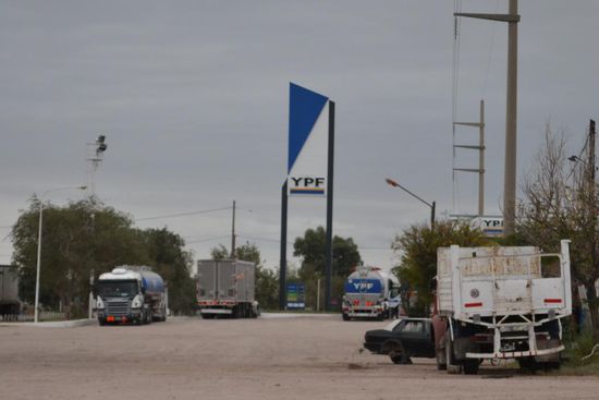Aussicht Nr. 1 von meiner Unterkunft in Quilino auf den Ölgiganten "YPF", der erst kürzlich verstaatlicht wurde und seither täglich in den Schlagzeilen ist.