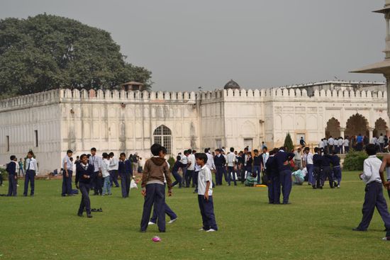 ...Stadtbesichtigung mit Esther und Thais am naechsten Tag. (Bild: Red Fort)