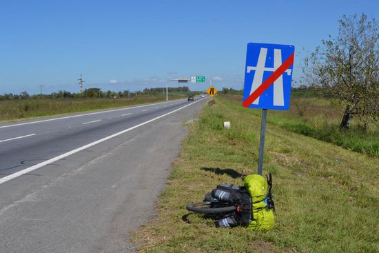 Ende der "Autobahn" und meiner 30km-Fahrt auf dem Pannenstreifen zwischen Tucuman und Famailla.