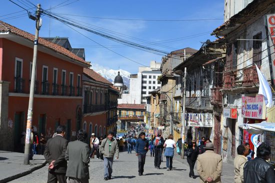 In den Strassen von La Paz. Tagsüber war es meist sonnige 15-20 Grad, in der Nacht sanken die Temperaturen oft unter Null Grad.
