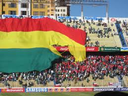 WM-Qualifikationsspiel Bolivien - Chile. Obwohl wir das heimische Team lautstark im Stadion unterstützt hatten, verlor dieses mit 0 zu 2. Die Chilenische Equipe hatte sich für das Spiel auf 3500 Metern anscheinend gut vorbereitet.