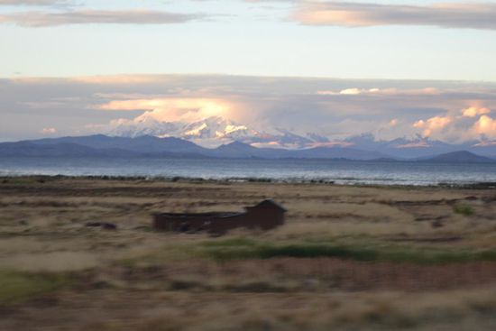 Auf dem Weg von Bolivien nach Peru: Der Titicacasee, 3800 Meter über dem Meeresspiegel liegend.
