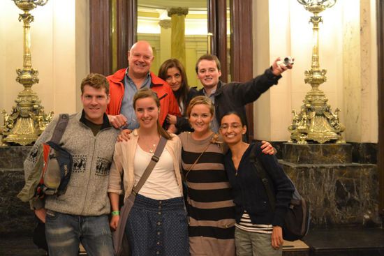 Nach dem Abendessen mit meinen Klassenkameraden.