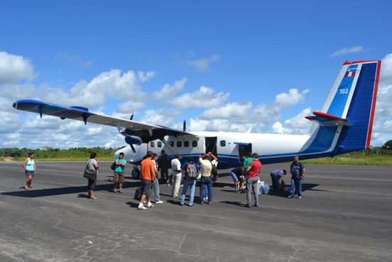 Flug von Iquitos nach Caballocoche. Ich wunderte mich, dass das Flugzeug vom Militärflughafen startete und von Militärpiloten geflogen wurde.