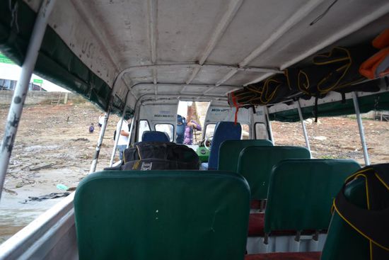 Schnellboot (bis 70km/h) zum Dreiländereck Peru / Kolumbien / Brasilien.