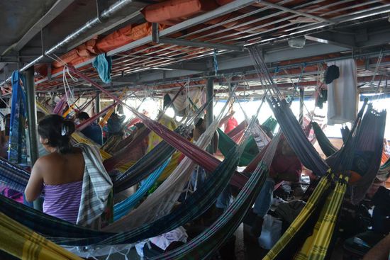 Otto N. (Normalverbraucher) und Christian P. verbringen die vier Tage und drei Nächte in einer Hängematte auf dem Deck.