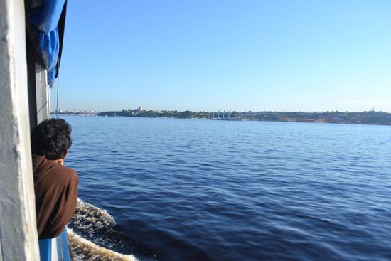 Bruder Cesario kann nach vier Tagen auf dem Schiff die Ankunft in Manaus kaum erwarten.