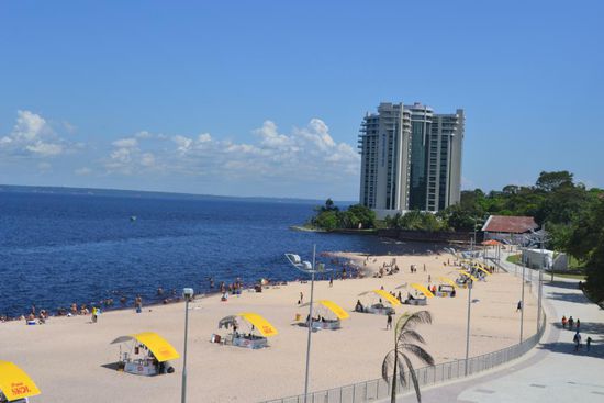 Sandstrand am Rio Negro, einem Zufluss des Amazonas.