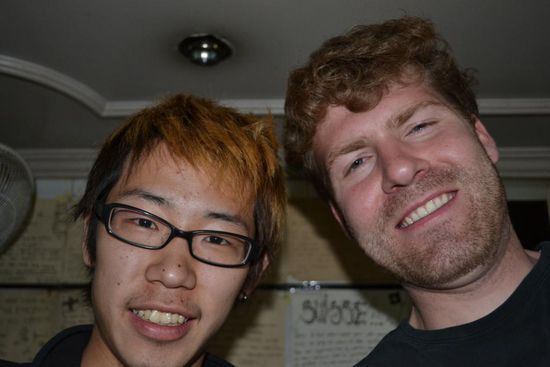 Mit dem Japaner Ryo habe ich in Varanasi verbotenes Bier getrunken.