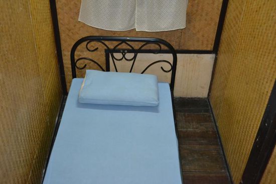 Mein erstes spartanisches Hotelzimmer in Bangkok (a basic room)