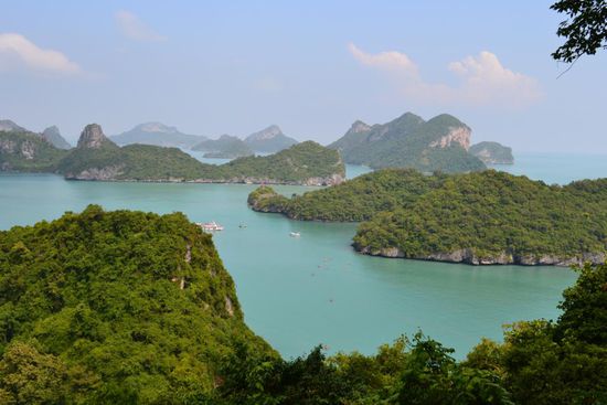 Sicht von einem erklimmten Huegel.