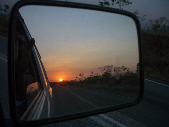 Outback Romantik - Sonnenaufgang im Rueckspiegel