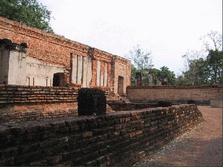 Verfallener Tempel in Sukhothai.