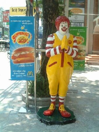 "Ronald" verabschiedet sich von uns mit dem "Wai"