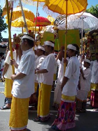 Zeremonie in Padang Bai