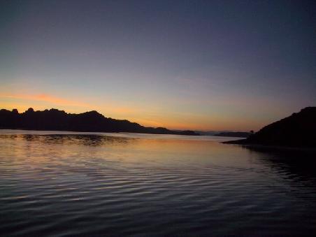 Sonnenaufgang vom Boot aus betrachtet