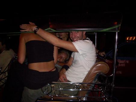 Fuenf Farangs in einem Tuk Tuk :-O
