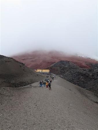 Die Piste hier in Blickrichtung den Berg hinauf