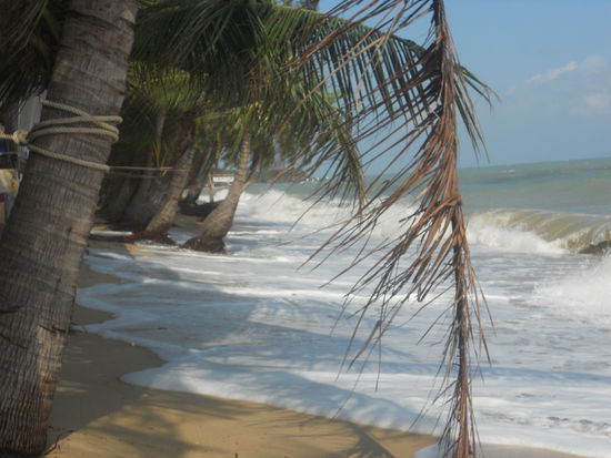 Unser Strand Hat Mae Nam - leider mit hohem Wellengang
