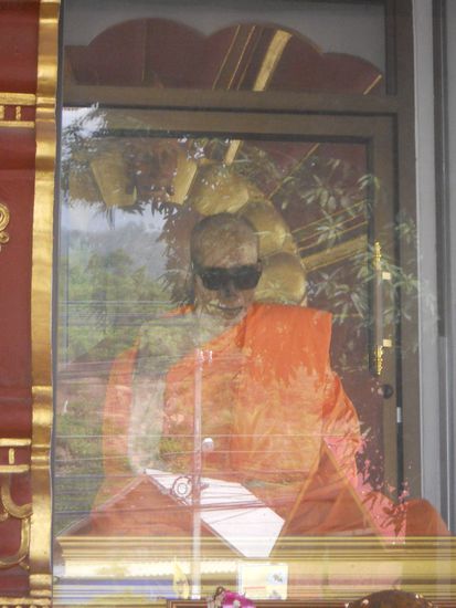 Mumifizierter Mönch mit Falco Brille.....makaber