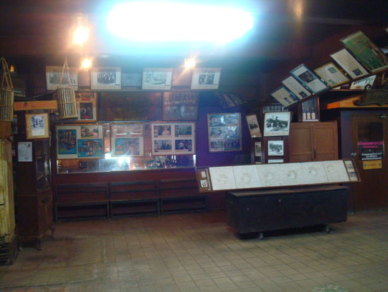 Ein kleines Museum im Thavorn Hotel. Viel alte Fotos dokumentieren die Geschichte der Insel.