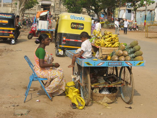 Fruechteverkaueferin am Hauptbasar