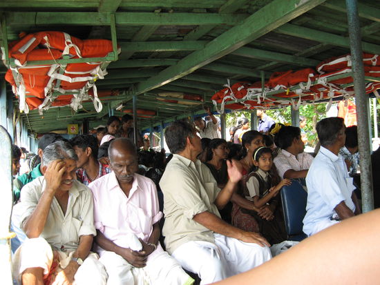 Die Faehre von Allepey zu unserem Guesthouse Green Palms in den Backwaters