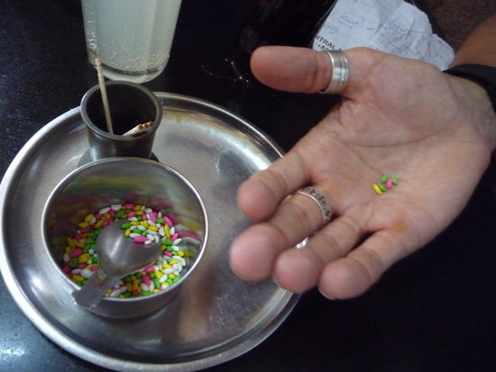 Keine Drogen  Sondern Erfrischungspillen nach dem Essen incl. handgeschnitzte Zahnstocher.