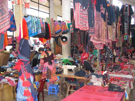 Red Zao und H'Mong Markt