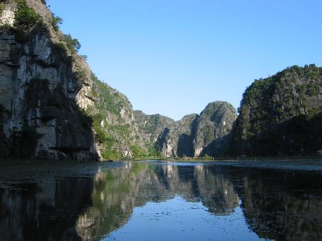 Der Wasserweg zu den Hoehlen von Tam Coc