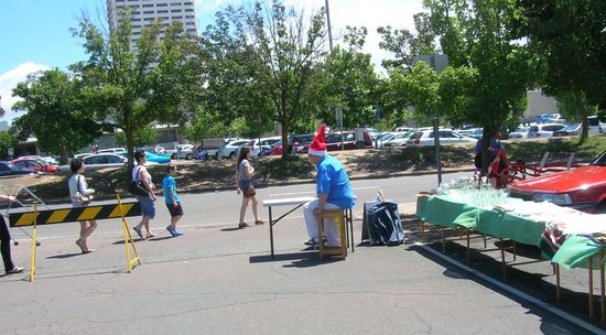 Advent Advent... hier mal ein australischer, älterer Herr mit kleinem Hinweiß auf das Ereignis in baldiger Zeit..  Man könnte es fast vergessen bei den Temperaturen