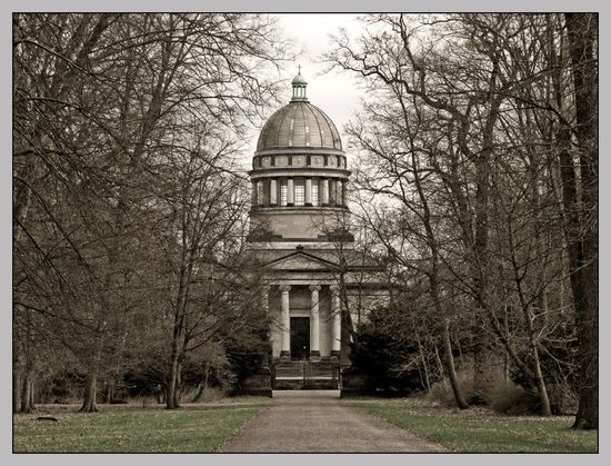 Es wurde 1894 erbaut und ist 43m hoch.