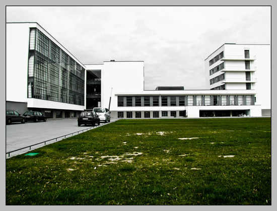 Die Ostseite des Bauhaus.