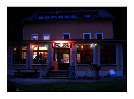 Ferdinand's Homestay bei Nacht.