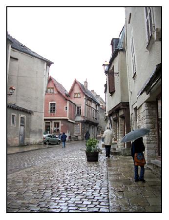 Regen in Noyers-sur-Serein.