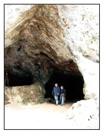 Höhle in der Nähe der Grotten.