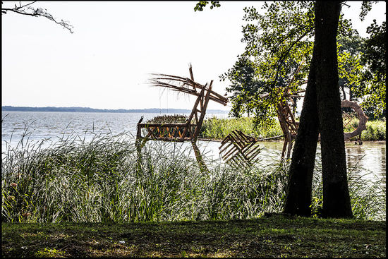 Strohskulpturen von Andris Kapusts.